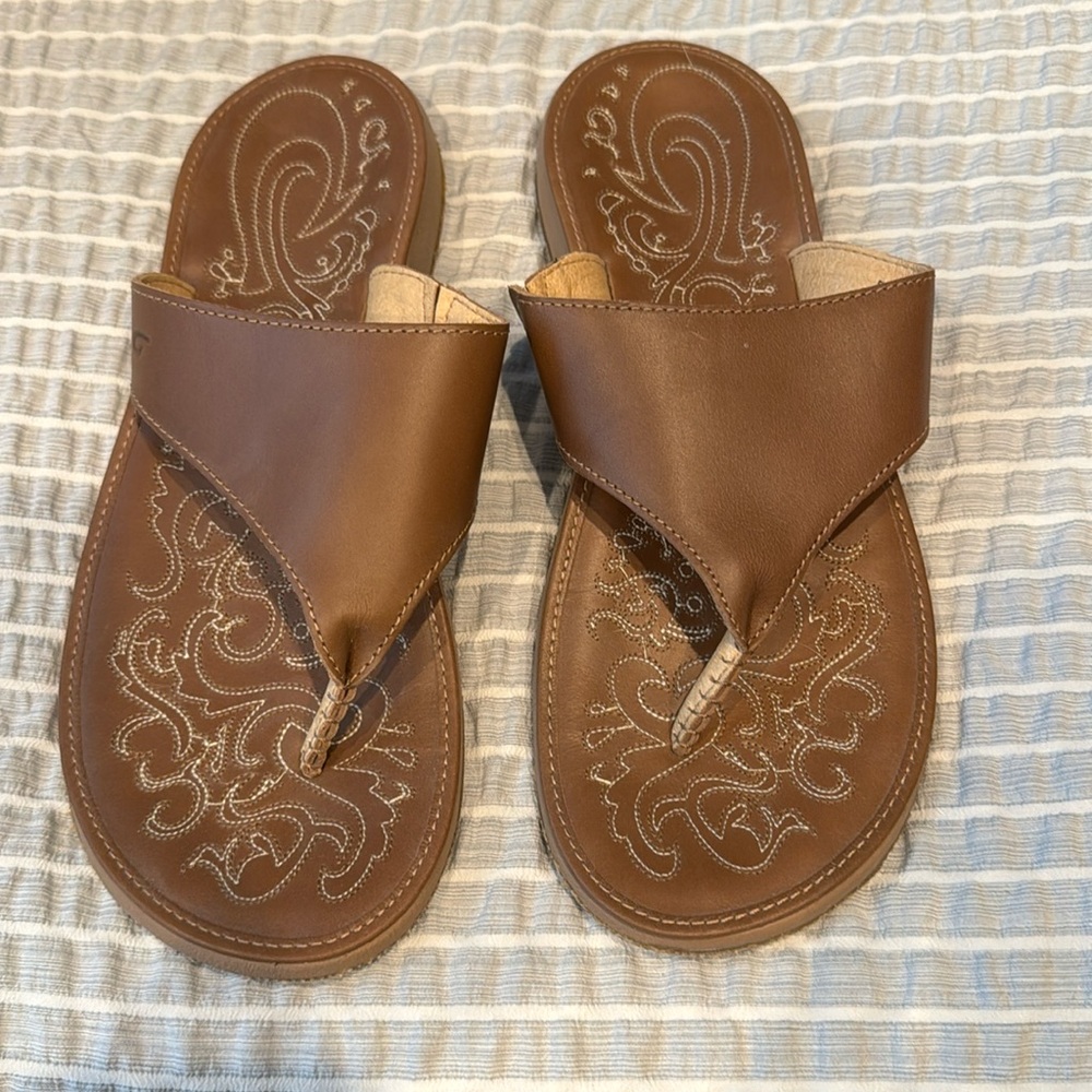 Women’s Olukai sandals